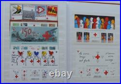 Collection de 60 carnets Croix-Rouge différents de 1960 à environ 2020