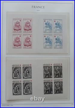 Collection de timbres de France neufs de 1960 à 1974 en album Leuchtturm