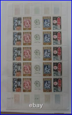 Collection de timbres de France neufs de 1960 à 1974 en album Leuchtturm