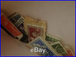 Gros carton de timbres en vrac tous pays dont France (boites, pochettes, albums)