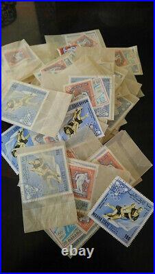 Lot de plusieurs milliers de timbres anciens