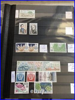 TERRES AUSTRALES (TAAF) lot de 187 timbres neufs en album entre 1956/2016