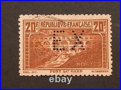 Timbre France pont du Gard yt 262 B oblitéré perforé EX