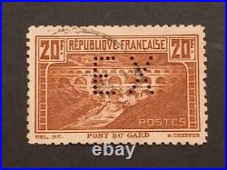 Timbre France pont du Gard yt 262 B oblitéré perforé EX